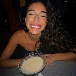 Meet your Posher, Maya